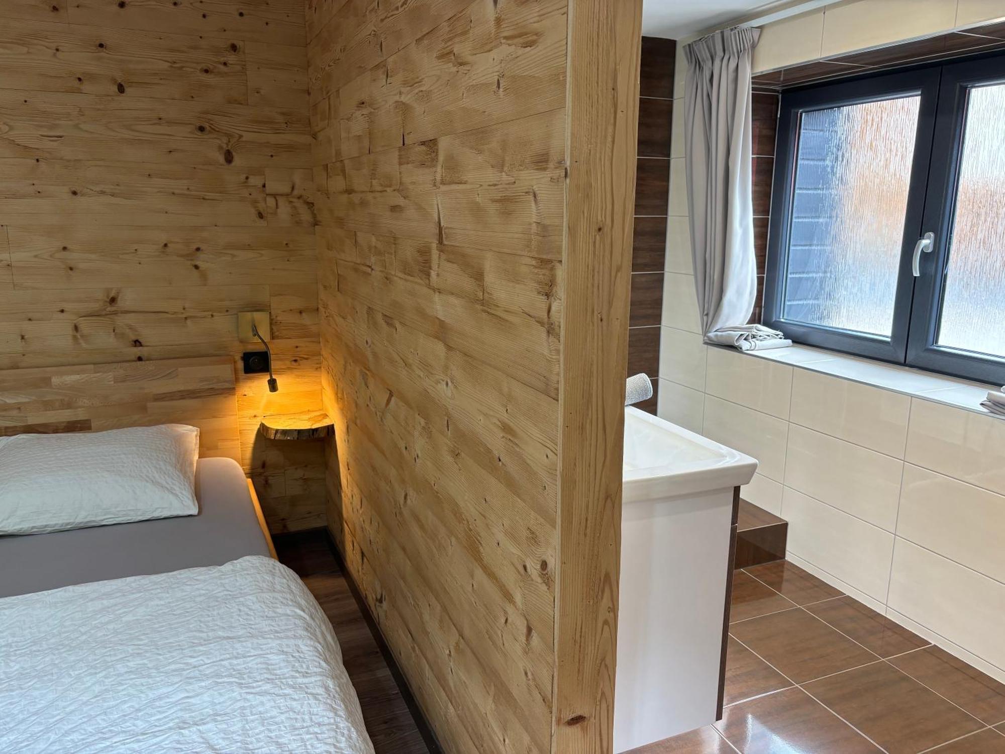 La Ferme De Rochesson, Jacuzzis & Piscine Commune エクステリア 写真
